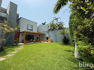 ACOGEDORA CASA CON JARDIN Y 3/4 DORM EN VENTA EN SURCO