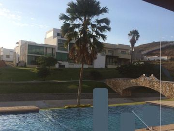 CASA EN VENTA EN FRACC. PORTA ALTA, TEPIC (FC)