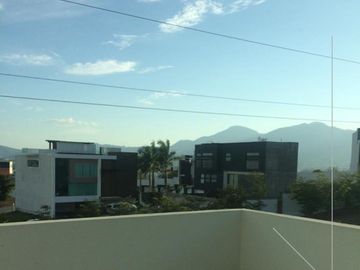 CASA EN VENTA EN FRACC. PORTA ALTA, TEPIC (FC)