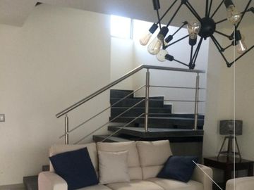 CASA EN VENTA EN FRACC. PORTA ALTA, TEPIC (FC)