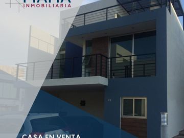 CASA EN VENTA EN FRACC. PORTA ALTA, TEPIC (FC)