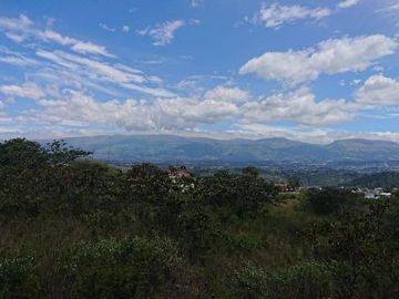 Venta espectacular terreno de 5.325m2, Vista, Ideal para constructores, Nayón