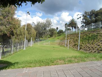 En Venta Hermoso Lote Cumbayá: Terreno En Exclusiva Urbanización Privada