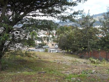 En Venta Hermoso Lote Cumbayá: Terreno En Exclusiva Urbanización Privada