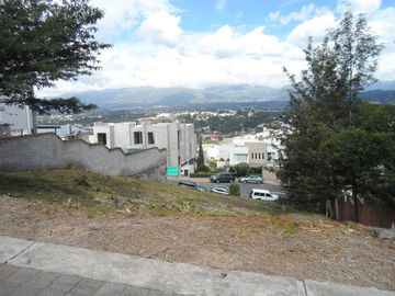 En Venta Hermoso Lote Cumbayá: Terreno En Exclusiva Urbanización Privada
