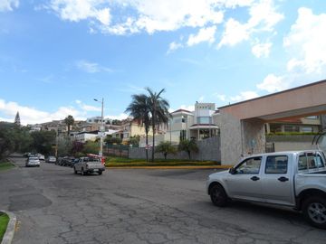 En Venta Hermoso Lote Cumbayá: Terreno En Exclusiva Urbanización Privada