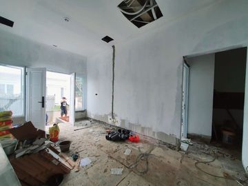 Rumah 2 lantai strategis di Cinere, carport 2 mobil,dekat mall Cinere ya
