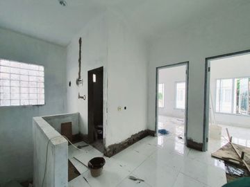 Rumah 2 lantai strategis di Cinere, carport 2 mobil,dekat mall Cinere ya