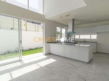 Excelente Casa en Venta a estrenar en Hacienda Carlota, Corregidora.