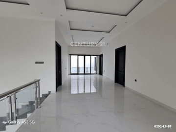 Rumah Mewah Posisi Hook Dengan Kolam Renang Di Bintaro Sektor 9