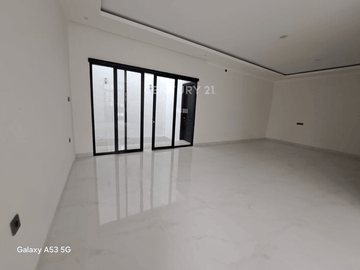 Rumah Mewah Posisi Hook Dengan Kolam Renang Di Bintaro Sektor 9