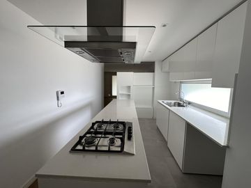 Depto 2 dormitorios en venta - balcon terraza- vista al parque - cochera