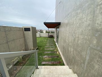 Depto 2 dormitorios en venta - balcon terraza- vista al parque - cochera