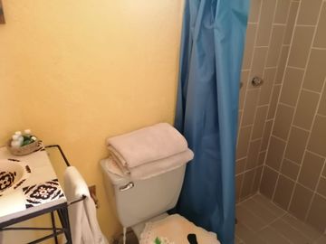 Cabaña campestre en privada arbolada