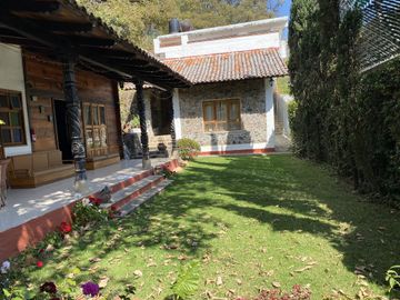 Cabaña campestre en privada arbolada