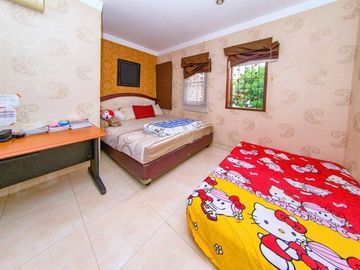 Rumah Mewah ada Kolam Renang di Menteng Bintaro Jaya