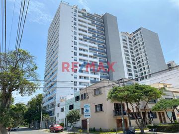 La oportunidad de vivir en un Edificio moderno concepto Club House de Jr. Manuel Villavicencio 863, Lince.
Múdate a éste exclusivo y acogedor Departa
