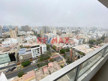 La oportunidad de vivir en un Edificio moderno concepto Club House de Jr. Manuel Villavicencio 863, Lince.
Múdate a éste exclusivo y acogedor Departa