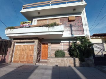 CASA CON FONDO - PILETA - PARRILLA - TERRAZA