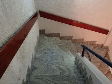 CASA CON FONDO - PILETA - PARRILLA - TERRAZA