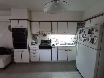 CASA CON FONDO - PILETA - PARRILLA - TERRAZA