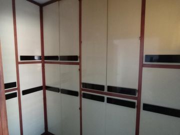 CASA CON FONDO - PILETA - PARRILLA - TERRAZA
