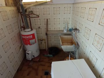 CASA CON FONDO - PILETA - PARRILLA - TERRAZA