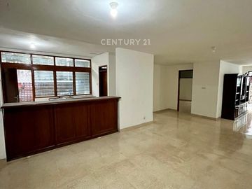 Dijual Rumah Besar Di Kawasan Elite Dharmawangsa
