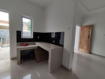 Rumah 2 lantai dekat jalan raya, free biaya ada bonus menanti