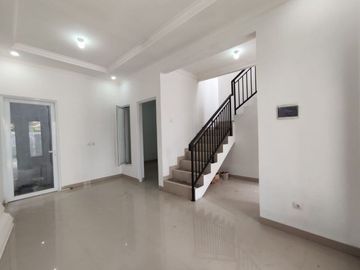 Rumah 2 lantai dekat jalan raya, free biaya ada bonus menanti