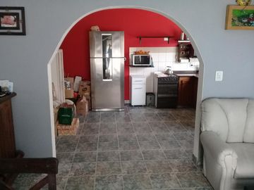 EXCELENTE CASA EN 2 PLANTAS ZONA CHILAVERT.