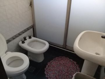 EXCELENTE CASA EN 2 PLANTAS ZONA CHILAVERT.
