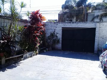 EXCELENTE CASA EN 2 PLANTAS ZONA CHILAVERT.