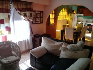 EXCELENTE CASA EN 2 PLANTAS ZONA CHILAVERT.