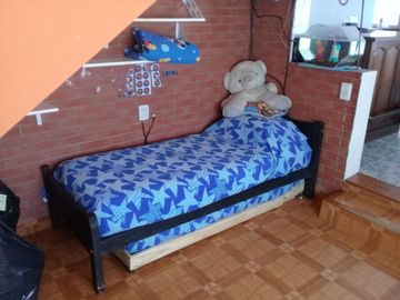EXCELENTE CASA EN 2 PLANTAS ZONA CHILAVERT.