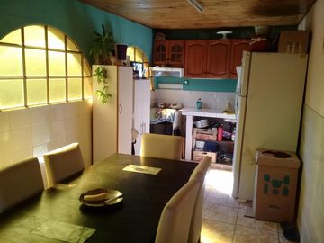 EXCELENTE CASA EN 2 PLANTAS ZONA CHILAVERT.