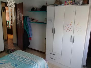 EXCELENTE CASA EN 2 PLANTAS ZONA CHILAVERT.