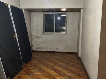 EXCELENTE CASA EN LOTE PROPIO DE 6 AMB CON GARAGE Y 2 PATIOS   Ú OPORTUNIDAD CONSTRUCTORES LOTE 8.66X 22.97 USAA PB+7+ 2   APROX 1200/1300 VENDIBLES