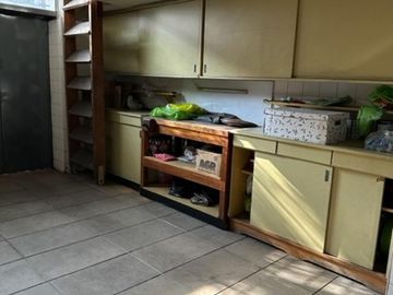 EXCELENTE CASA EN LOTE PROPIO DE 6 AMB CON GARAGE Y 2 PATIOS   Ú OPORTUNIDAD CONSTRUCTORES LOTE 8.66X 22.97 USAA PB+7+ 2   APROX 1200/1300 VENDIBLES