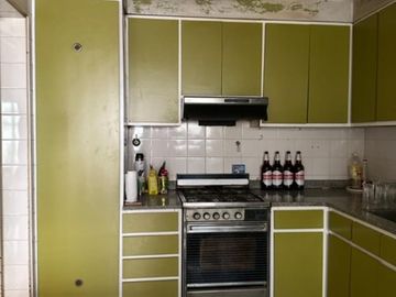 EXCELENTE CASA EN LOTE PROPIO DE 6 AMB CON GARAGE Y 2 PATIOS   Ú OPORTUNIDAD CONSTRUCTORES LOTE 8.66X 22.97 USAA PB+7+ 2   APROX 1200/1300 VENDIBLES