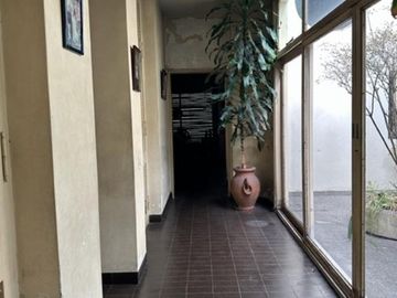 EXCELENTE CASA EN LOTE PROPIO DE 6 AMB CON GARAGE Y 2 PATIOS   Ú OPORTUNIDAD CONSTRUCTORES LOTE 8.66X 22.97 USAA PB+7+ 2   APROX 1200/1300 VENDIBLES
