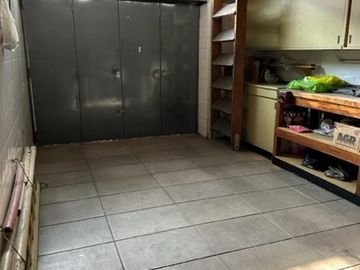 EXCELENTE CASA EN LOTE PROPIO DE 6 AMB CON GARAGE Y 2 PATIOS   Ú OPORTUNIDAD CONSTRUCTORES LOTE 8.66X 22.97 USAA PB+7+ 2   APROX 1200/1300 VENDIBLES