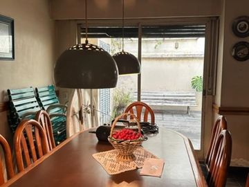 EXCELENTE CASA EN LOTE PROPIO DE 6 AMB CON GARAGE Y 2 PATIOS   Ú OPORTUNIDAD CONSTRUCTORES LOTE 8.66X 22.97 USAA PB+7+ 2   APROX 1200/1300 VENDIBLES