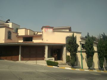 SE VENDE HERMOSA RESIDENCIA EN LA HERRADURA
