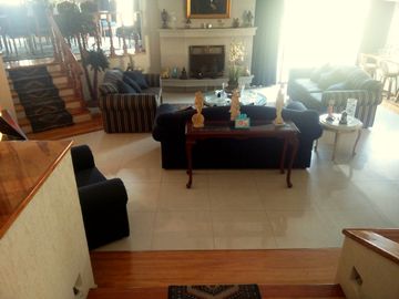 SE VENDE HERMOSA RESIDENCIA EN LA HERRADURA
