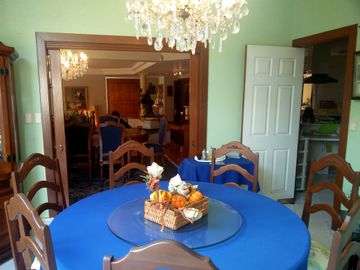 SE VENDE HERMOSA RESIDENCIA EN LA HERRADURA