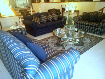 SE VENDE HERMOSA RESIDENCIA EN LA HERRADURA