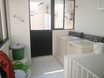 SE VENDE HERMOSA RESIDENCIA EN LA HERRADURA