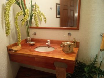 SE VENDE HERMOSA RESIDENCIA EN LA HERRADURA