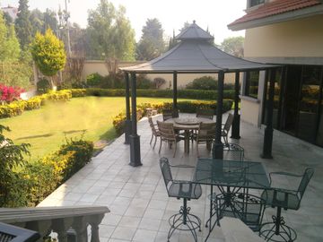 SE VENDE HERMOSA RESIDENCIA EN LA HERRADURA